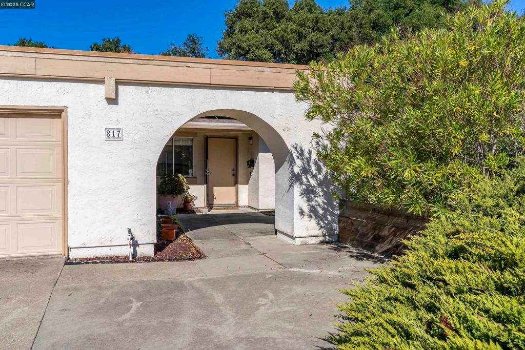 Photo of 817 Ketch Ct Ct, Rodeo, CA 94572 (MLS # 41117021)