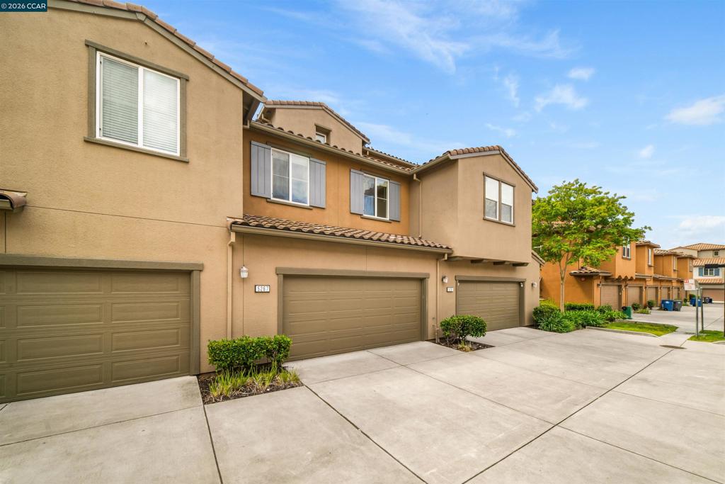 5267 Fioli Loop