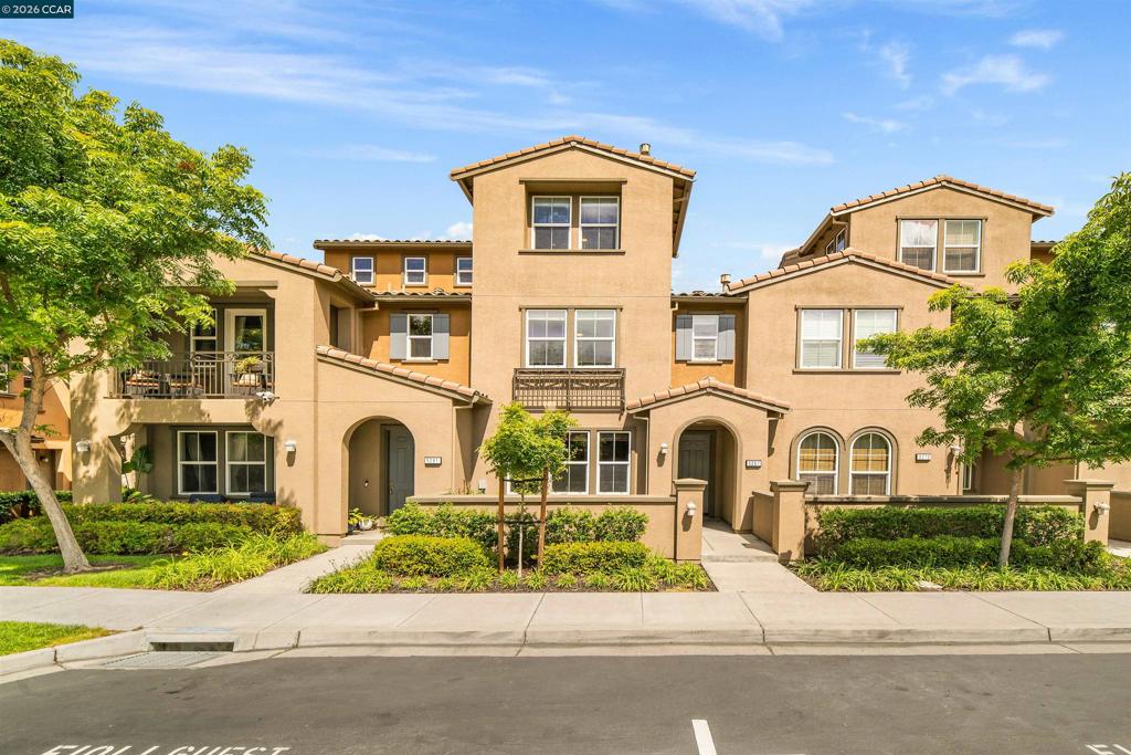 5267 Fioli Loop