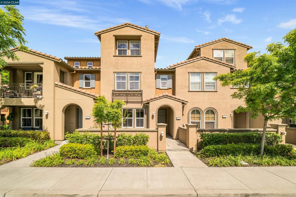 5267 Fioli Loop