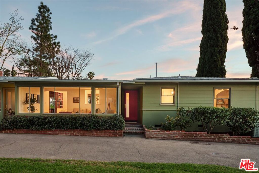 271 E Loma Alta Drive