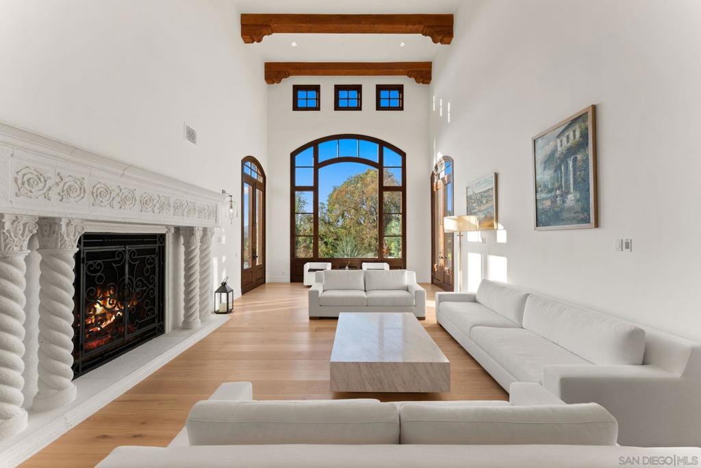 18446 Calle La Serra
