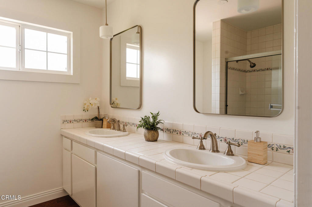 Ventura, California, 93060, United States, 5 Bedrooms Bedrooms, ,5 BathroomsBathrooms,Residential,Active,2044136