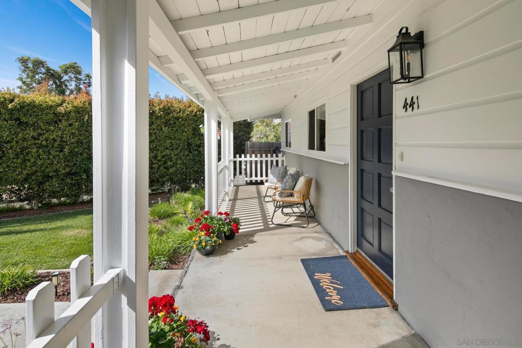 441 Country Club Ln