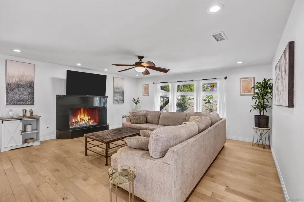 La Mesa, California 91941, United States, 3 Bedrooms Bedrooms, ,2 BathroomsBathrooms,Residential,Active,153647