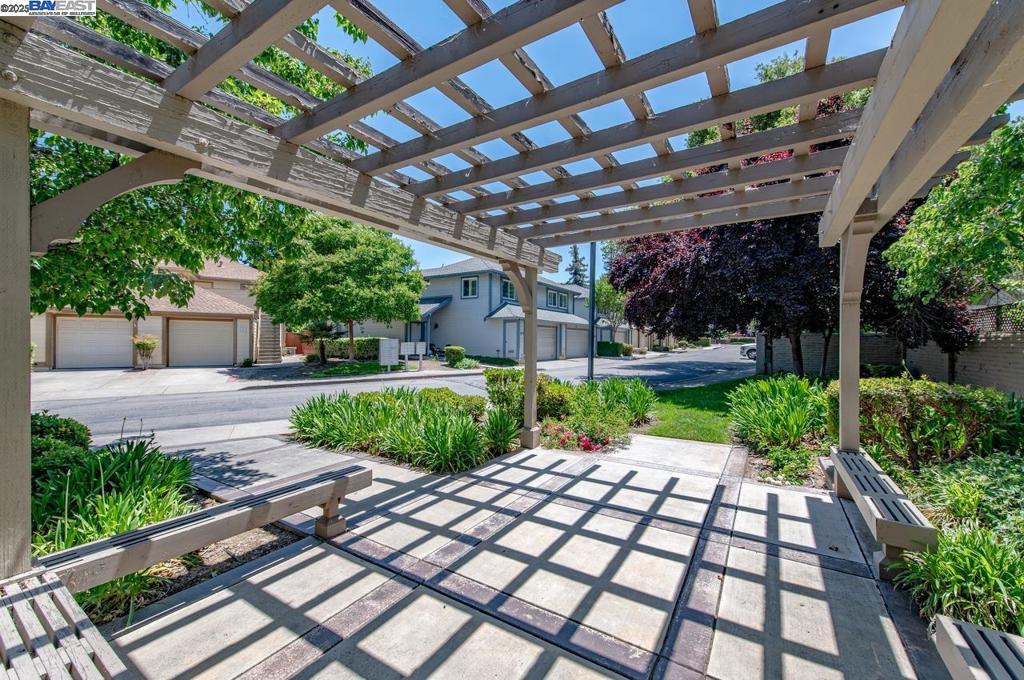COUNTRY ROAD - Residential