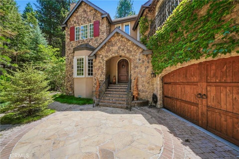 Photo of 30151 Skyline DR, Running Springs, CA 92382 (MLS # IV26176397)