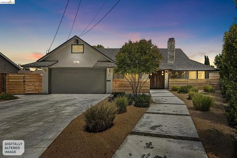 Photo of 11 Belinda Ct, San Ramon, CA 94583 (MLS # 41134790)