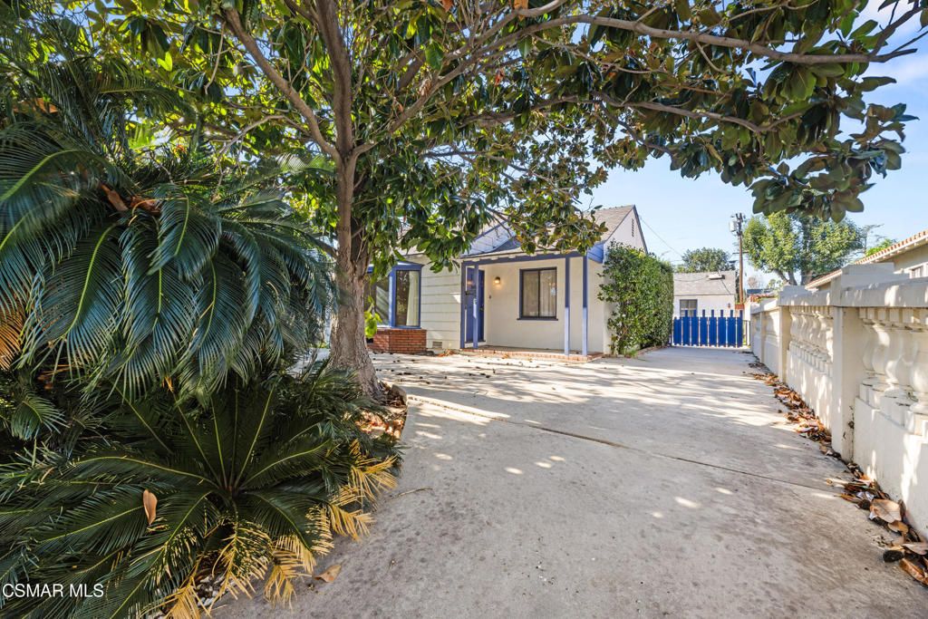 Photo of 5525 Simpson Avenue, Valley Village, CA 91607 (MLS # 226000130)