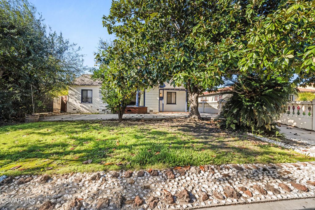 Photo of 5525 Simpson Avenue, Valley Village, CA 91607 (MLS # 226000130)