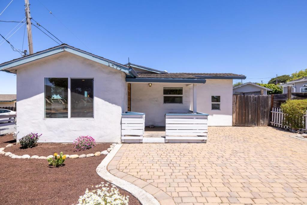Charming 2 bedroom, 1 bath bungalow in sunny Seaside. Great starter home, investment. Fenced backyard, Nice upgrades with room to grow. Easy commuter location with quick highway access and easy access to public transportation. Dog park, grocery and drug stores and local eateries within a short walk or very quick drive.