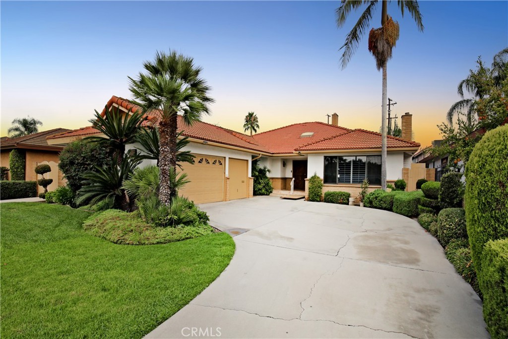 Fantastic home, located in one of Downey's most desirable neighborhoods! Quiet and lovely neighborhood. This home has 3 spacious bedrooms, 2 with on suite bathrooms. Walk in closets. Brand new carpet. RV parking with hook ups including sewer. Two fireplaces. A large den, living room and formal dining room. This home also has an ice cream bar! 3 car garage. Has not been on the market in over forty years! Wonderful for entertaining. Large lot with spacious backyard. This house is absolutely stunning! If you are looking for a spectacular home, in a wonderful neighborhood , this house is for you!
Home to be sold AS IS.
