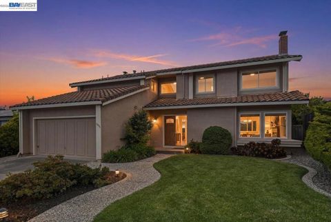 Photo of 6086 Bellingham Dr DR, Castro Valley, CA 94552 (MLS # 41134751)