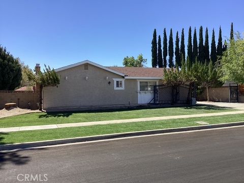 Photo of 540 Fairway Dr, Palmdale, CA 93551 (MLS # SR25249540) Photo of 540 Fairway Dr, Palmdale, CA 93551 (MLS # SR25249540)