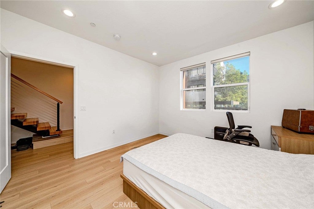 Properties 2 440 Village