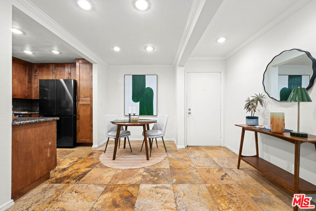 950 N Kings Road 160