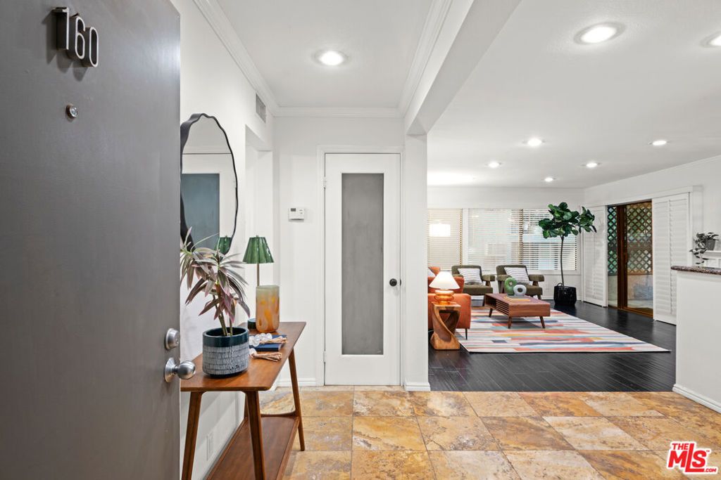 Photo of 950 N Kings Road #160, West Hollywood, CA 90069 (MLS # 26651983)