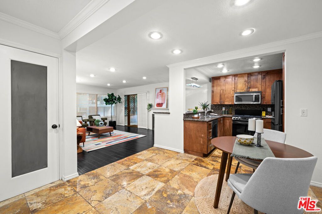 Photo of 950 N Kings Road #160, West Hollywood, CA 90069 (MLS # 26651983)