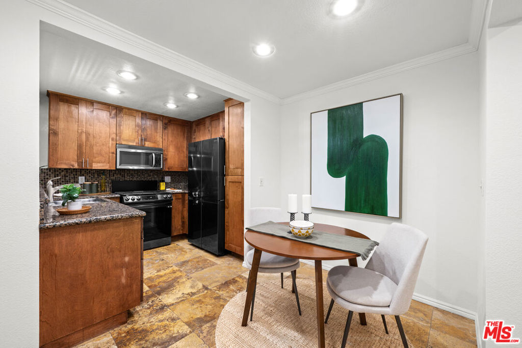 950 N Kings Road 160