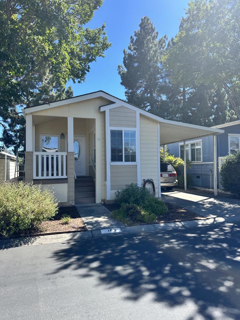 Beautiful, newer 2009 Silvercrest 2+Den & 2 bathroom, 1,224sqft. Home is loaded with lots of sun light, skylights, ceiling fans, great kitchen with stainless-steel appliances & pantry. Nice looking living room, nice size den. Master bedroom includes with walk-in closet, double sinks, formica countertops, and skylight. Good size guest bedroom, laminated floors everywhere except Kitchen and bathroom, and ceiling fans. Great location in the Campbell area, which is close to shopping malls, highways, & freeways. There are several hospitals nearby as well as Campbell school districts and Campbell trails. Excellent senior community (55+)!