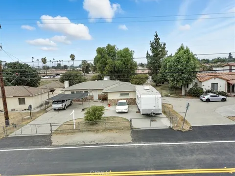 17962 Merrill Avenue, Fontana, CA 92335 - MLS#: OC25192074