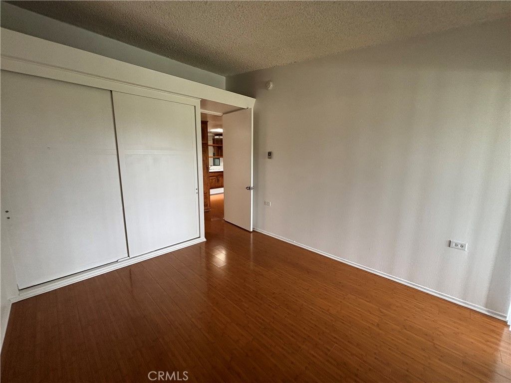 listing image 130729895124197703405