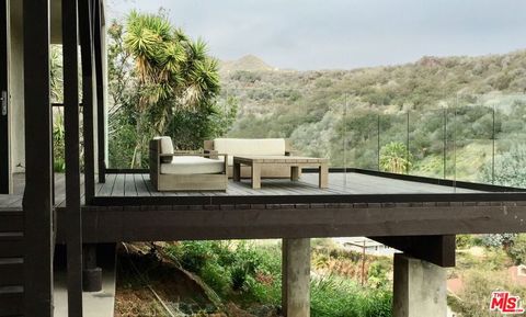 Photo of 1424 Chautauqua Boulevard, Pacific Palisades, CA 90272 (MLS # 26647713)