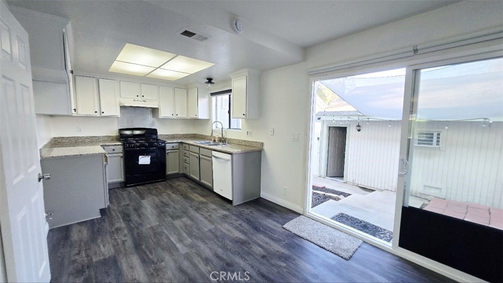 1965 Coulston Street 49