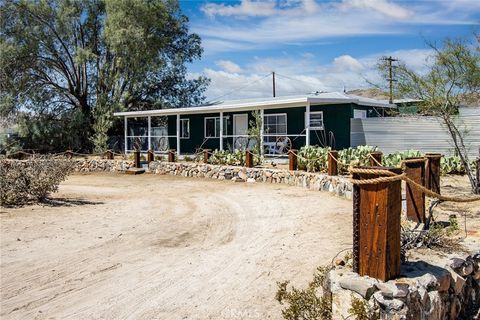 Photo of 4574 Avenida Del Sol, Joshua Tree, CA 92252 (MLS # JT25150246)