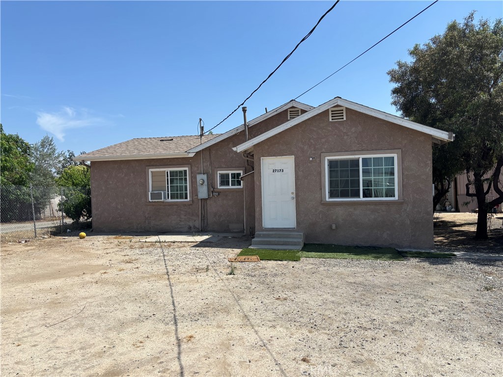 Cute home in Perris with big yard, 3 bed and 2 bath, AC available and central heating, in unit laundry. Monthly rent includes water bill. Please note that the property is a second unit to the main house which is a split lot. The actual size of the lot is about 10,000 square feet the manufactured home is about 1100 square feet.