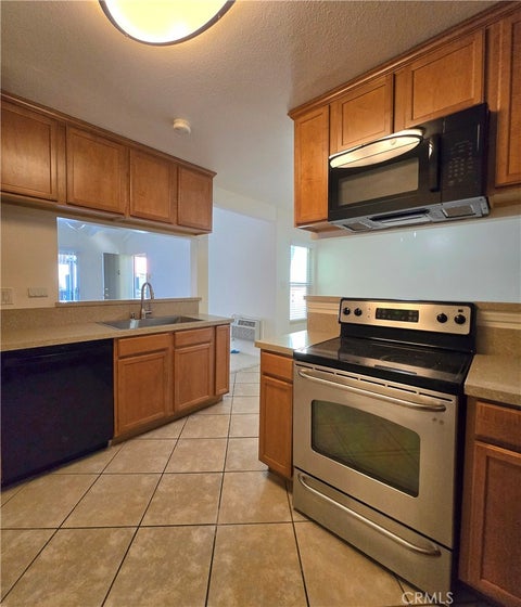 Photo of 1345 Cabrillo Park DR #R4, Santa Ana, CA 92701 (MLS # PW26210175)