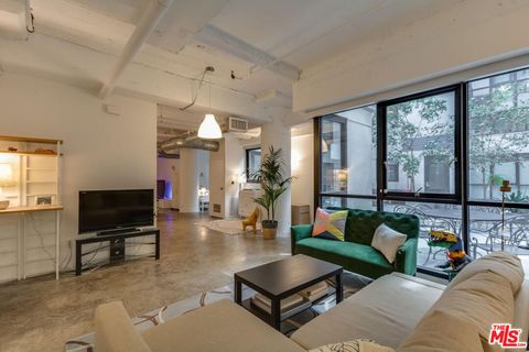 Photo of 1100 S Grand Avenue #A003, Los Angeles, CA 90015 (MLS # 25630941)