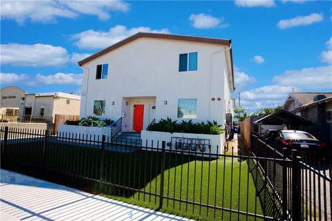 Photo of 630 W 79th St, Los Angeles, CA 90044 (MLS # CV25259038)