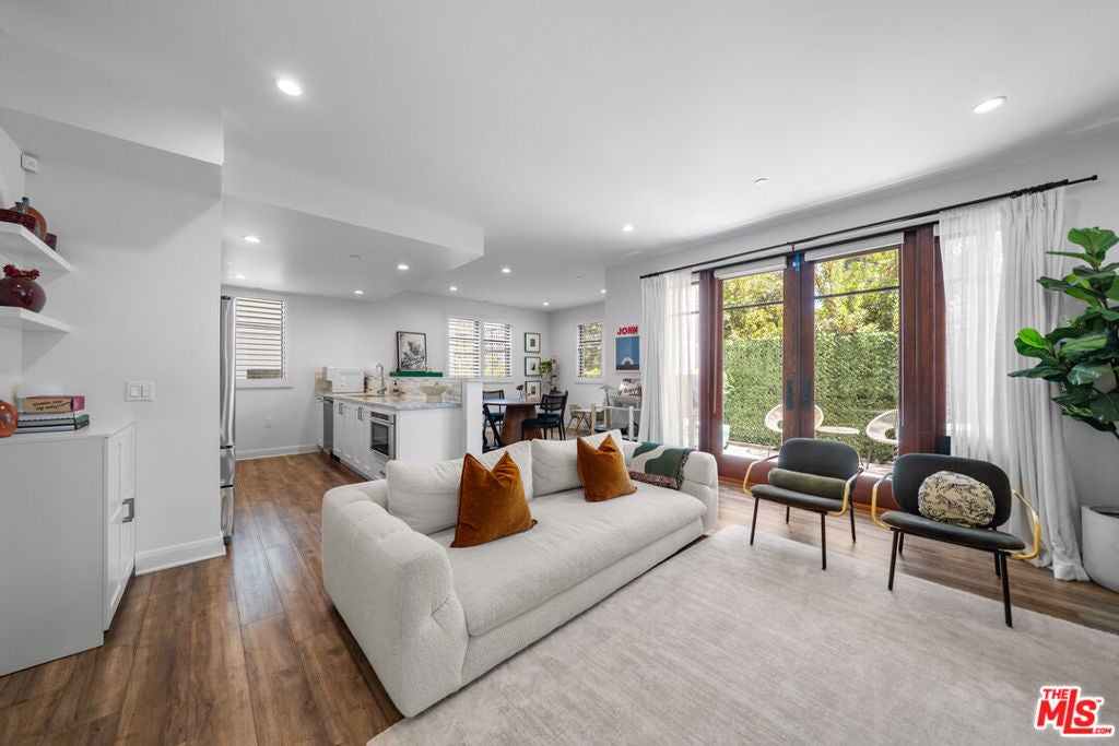 859 S Lucerne Boulevard 110