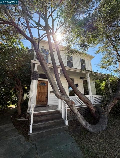 Photo of 604 Berrellesa St ST, Martinez, CA 94553 (MLS # 41135333)
