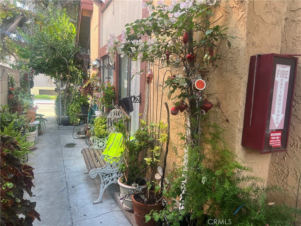 701 E Chestnut
