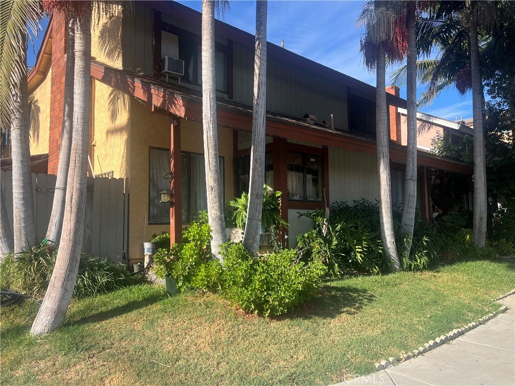 701 E Chestnut