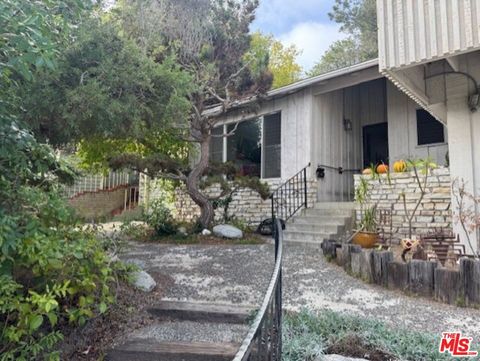 Tiny photo for 1411 Sunset Avenue, Santa Monica, CA 90405 (MLS # 25612133)