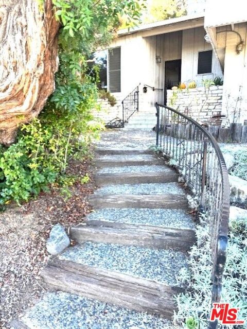 Photo of 1411 Sunset Avenue, Santa Monica, CA 90405 (MLS # 25612133) Photo of 1411 Sunset Avenue, Santa Monica, CA 90405 (MLS # 25612133)