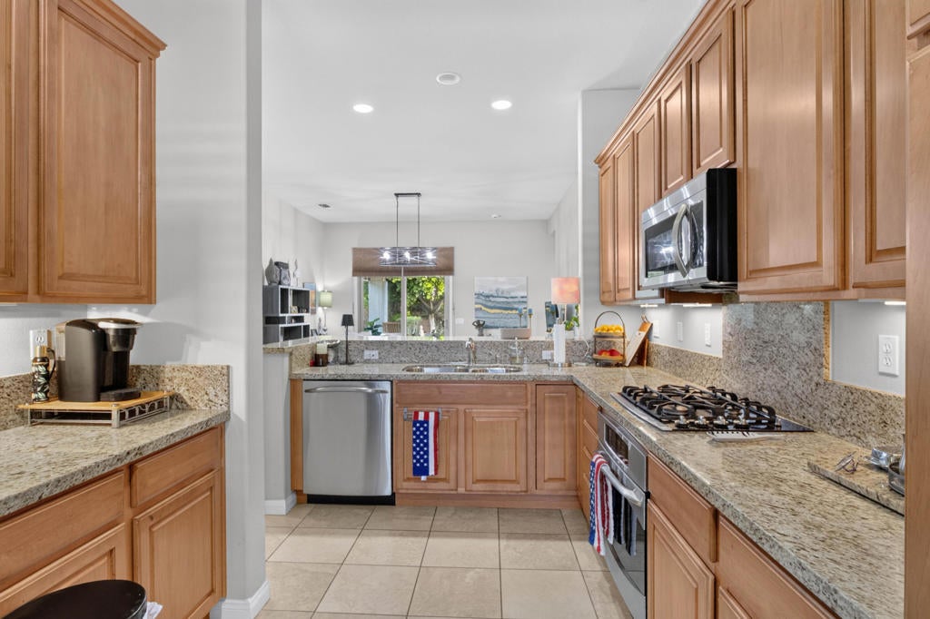 41411 Calle Servando