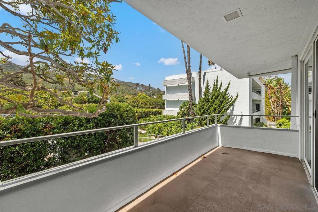 2368 Torrey Pines Road 66