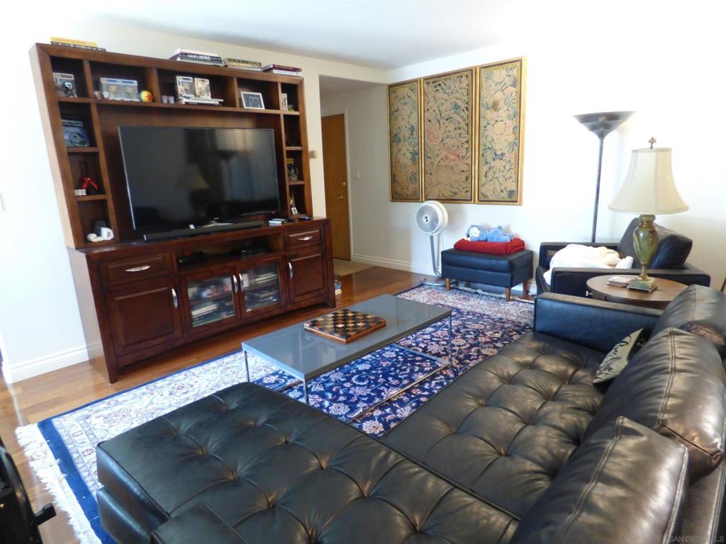 2368 Torrey Pines Road 66