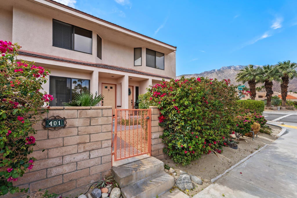 401 E Vista Chino 6