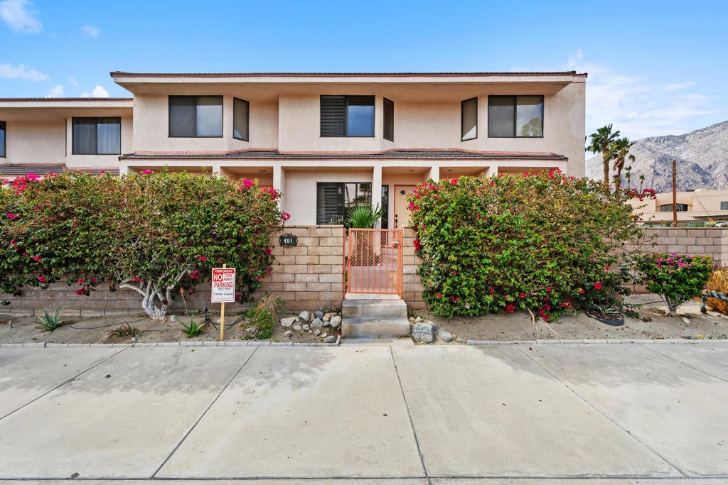 401 E Vista Chino 6