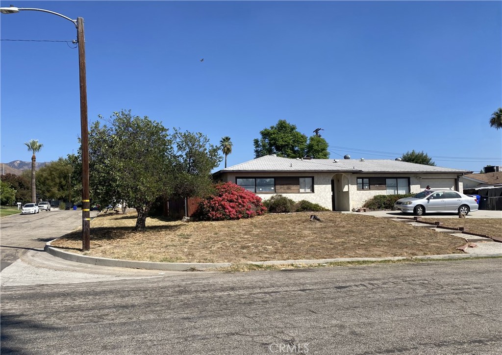 This cozy corner home has three bedrooms 1.5 bathrooms, Jack’n Jill bathroom. Good-sized rooms. Living room with slider leading out to the enclosed patio, Galley/eat-in kitchen lots of cupboards. Single car garage, laundry hook-ups in the garage; large backyard with double-gate for ease of access. There are some fruit trees. Needs rehab.