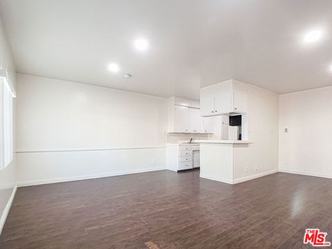 Photo of 453 N Kingsley Drive #4, Los Angeles, CA 90004 (MLS # 25600209)