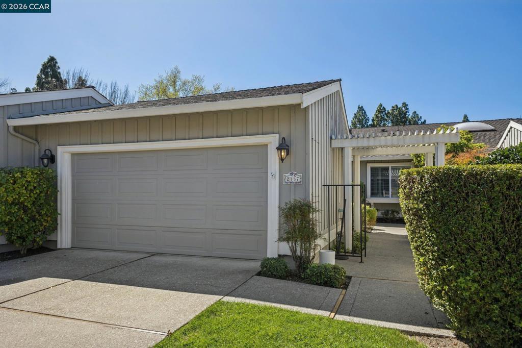 2137 Presidio Ct