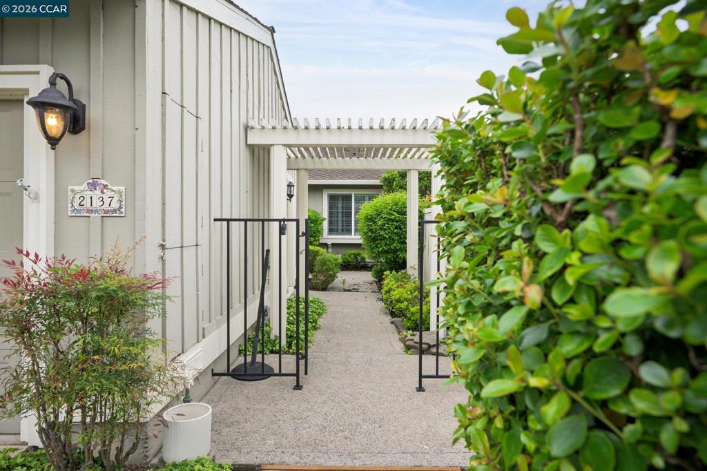 2137 Presidio Ct