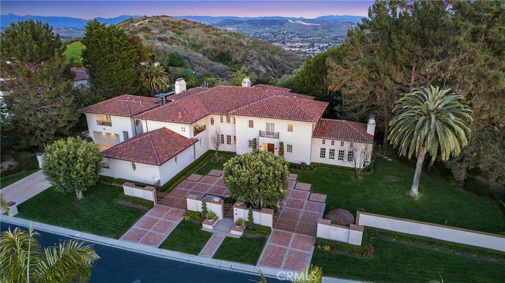 Photo of 2 O Hill Ridge Rdg, Laguna Niguel, CA 92677 (MLS # OC25200455)