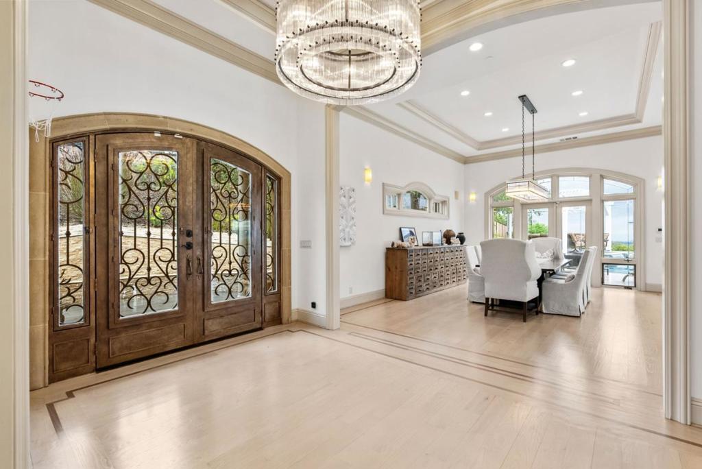 12252 Menalto Drive
